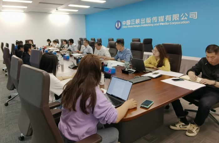 5月17日，李小冬、刘云飞带队在公司相关部门开展调研