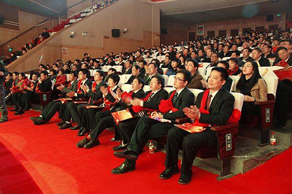 集团公司红旗班组、杰出员工颁奖晚会暨2013年春晚举行